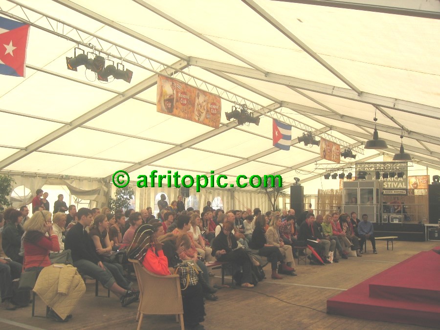 ../Images/afw2006b 220.jpg